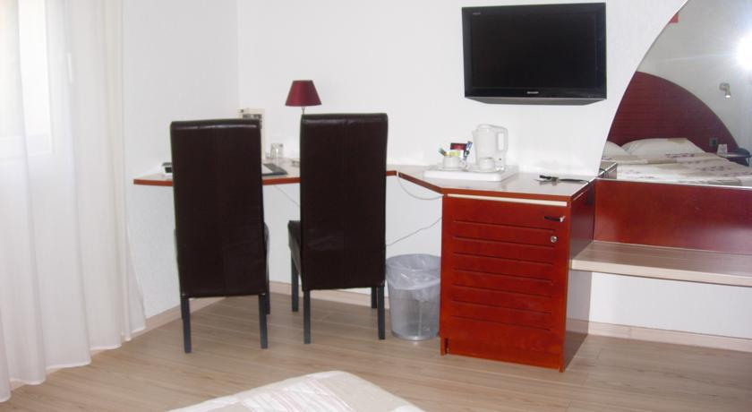 Best Western Montagne Noire Lagarrigue  Εξωτερικό φωτογραφία